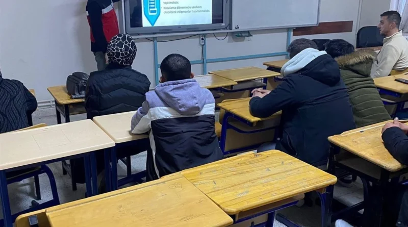 Kütahya Emet’te Küçükbaş Hayvancılıkta Verimlilik Hamlesi: Sürü Yönetimi Eğitimi Üreticiye Umut Oluyor Kütahya Emet’te Küçükbaş Hayvancılıkta Verimlilik Hamlesi: Sürü Yönetimi Eğitimi Üreticiye Umut Oluyor