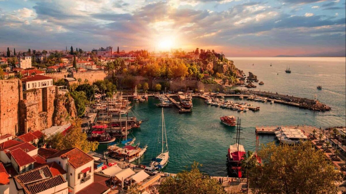 Türkiye Turizminde Hedefler Büyüyor: Dünya Payı Artırılacak